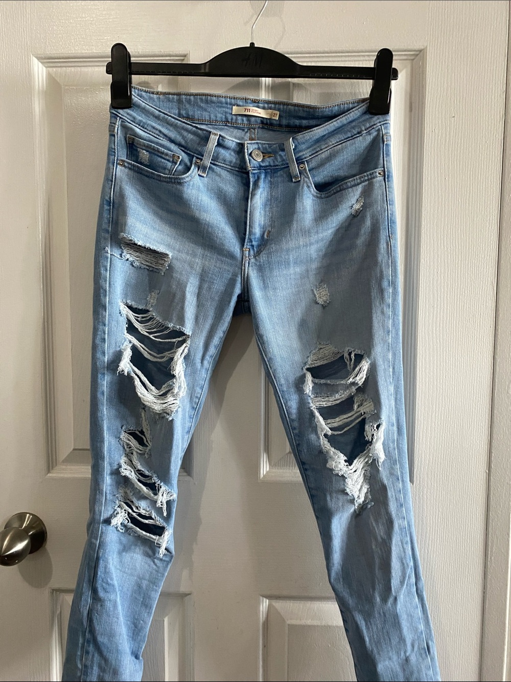 Levi’s 711 Skinny Jeans W27 L30 Distressed Light Wash Denim | kmcloset26 - Picture 4 of 12